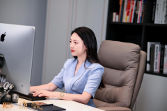 合居粉饰施行总裁张蓉鹰正在接管采访时强调说